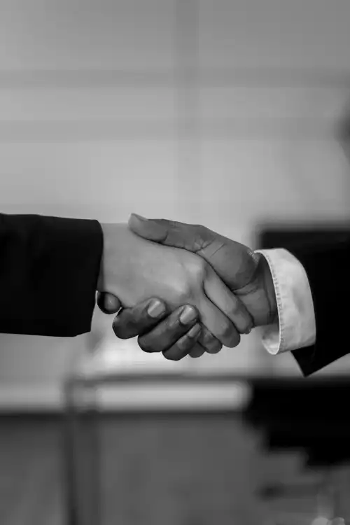 Poste Italiane e Benetton: nasce Logistic 360, la nuova joint venture per la logistica della moda